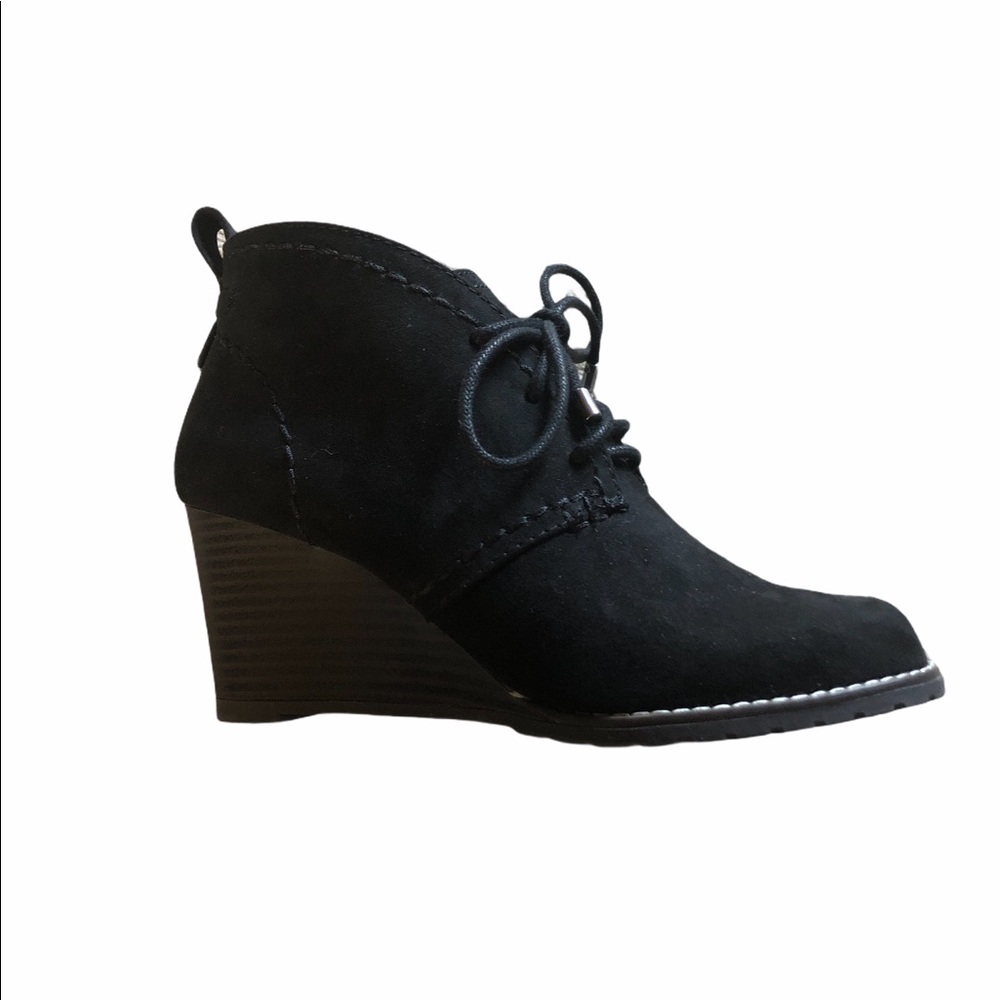 Lace up wedge shoe